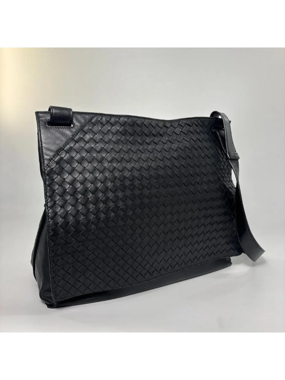 Bottega Veneta Super Shoulder Bag Leather Intrecciato Black
